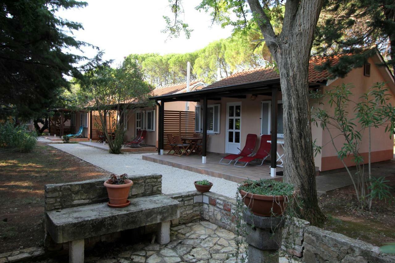 Bungalow Comfort 100 M From The Beach Premantura Eksteriør billede
